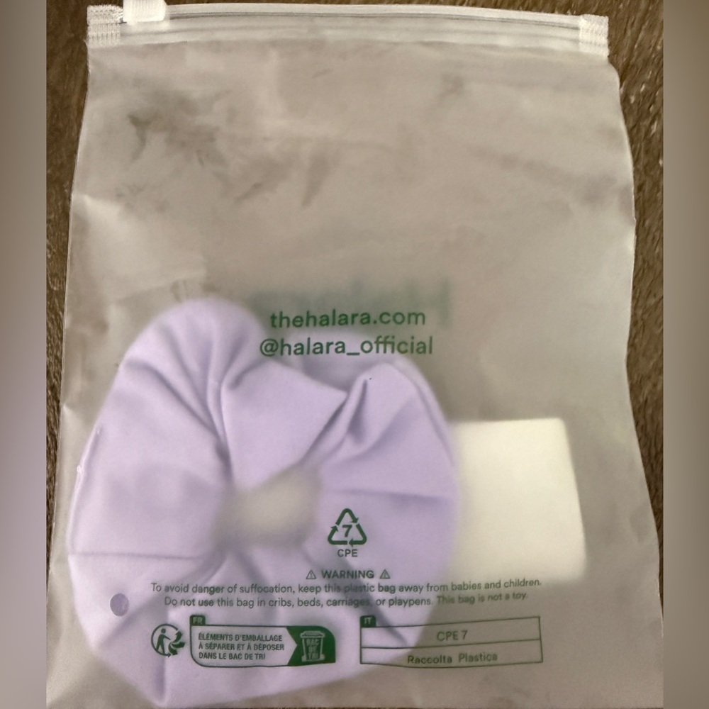 Halara Softlyzero™ Plush Solid Pleated Scrunchie NWT/NEW In Bag - Picture 4 of 6